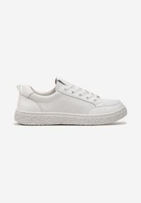 Renee - Białe Skórzane Sneakersy z Delikatną Perforacją Tuvia. Kolor: biały. Materiał: skóra #3