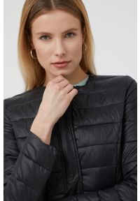 Vero Moda kurtka damska kolor czarny przejściowa. Kolor: czarny. Materiał: materiał, włókno. Wzór: gładki