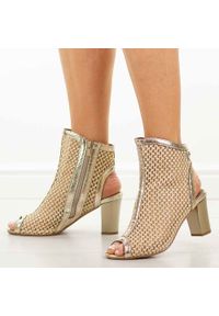 Złote sandały damskie na słupku M.Daszyński Sa283-2. Kolor: złoty. Materiał: skóra. Sezon: wiosna, lato. Obcas: na słupku. Styl: elegancki, klasyczny. Wysokość obcasa: średni #1