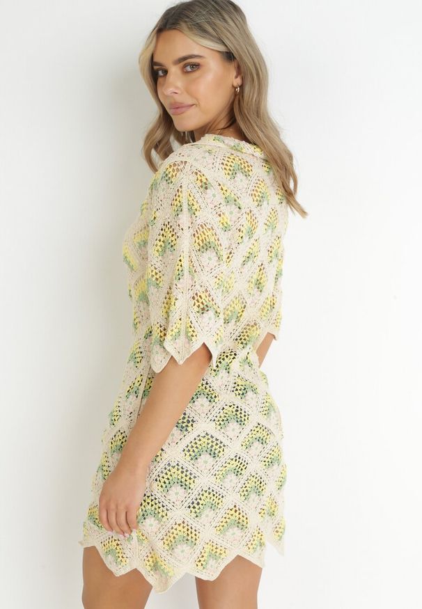 Born2be - Żółto-Fuksjowa Pudełkowa Sukienka Mini z Głębokim Dekoltem z Szydełkowej Bawełny Cristel. Kolor: żółty. Materiał: bawełna. Styl: boho. Długość: mini