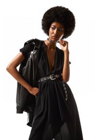Answear Lab sukienka jedwabna kolor czarny mini prosta. Okazja: na co dzień. Kolor: czarny. Materiał: jedwab. Długość rękawa: krótki rękaw. Typ sukienki: proste. Styl: wakacyjny. Długość: mini