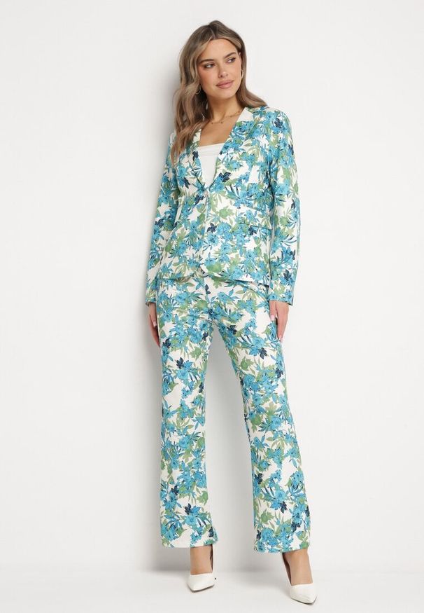 Born2be - Niebiesko-Białe Spodnie z Szerokimi Nogawkami z Wysokim Stanem w Kwiecisty Wzór Kastaria. Stan: podwyższony. Kolor: niebieski. Materiał: tkanina. Styl: klasyczny, elegancki