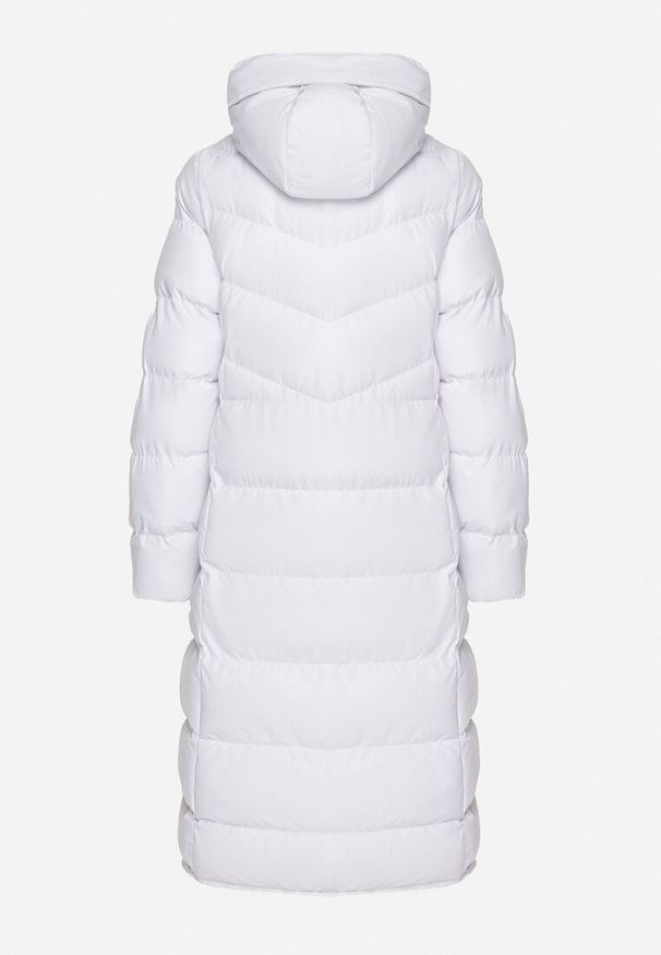 Born2be - Biała Pikowana Kurtka z Kapturem i Ozdobnymi Taśmami Ettaria. Okazja: na co dzień. Typ kołnierza: kaptur. Kolor: biały. Materiał: jeans. Styl: elegancki, casual