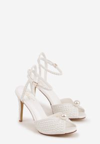 Born2be - Białe Sandały Peep Toe na Szpilce z Paskiem Wokół Kostki Zdobione Perłami Neveana. Okazja: na spotkanie biznesowe, na ślub cywilny, do pracy, na wesele. Nosek buta: otwarty. Zapięcie: pasek. Kolor: biały. Wzór: aplikacja. Obcas: na szpilce. Styl: biznesowy, elegancki, wizytowy #8