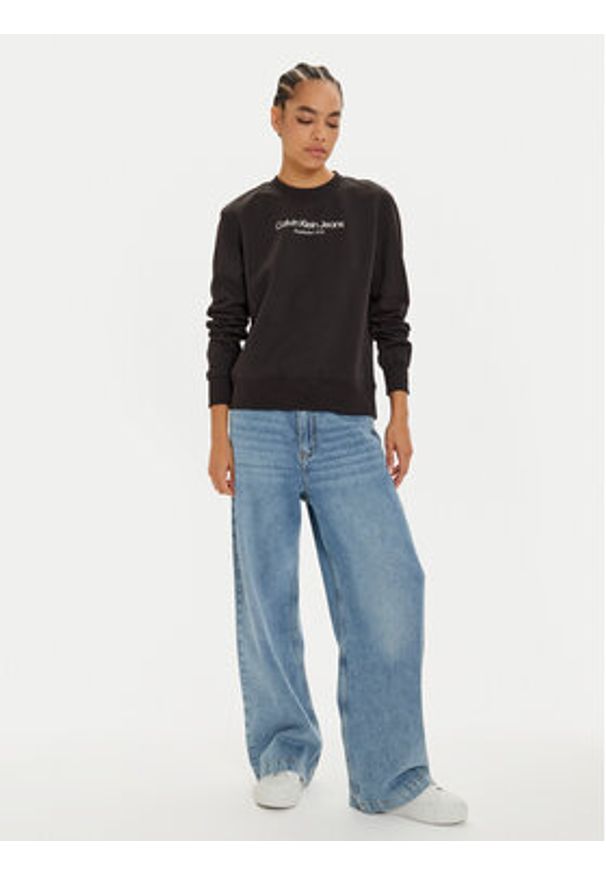 Calvin Klein Jeans Bluza Institutional J20J224913 Czarny Regular Fit. Kolor: czarny. Materiał: syntetyk, bawełna