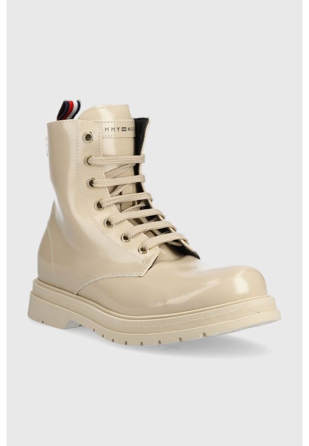 TOMMY HILFIGER - Tommy Hilfiger workery dziecięce kolor beżowy. Nosek buta: okrągły. Kolor: beżowy. Materiał: skóra, guma