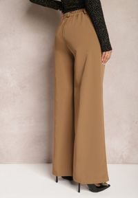 Renee - Jasnobrązowe Szerokie Spodnie High Waist z Gumką w Pasie Eternel. Stan: podwyższony. Kolor: brązowy. Styl: elegancki #5