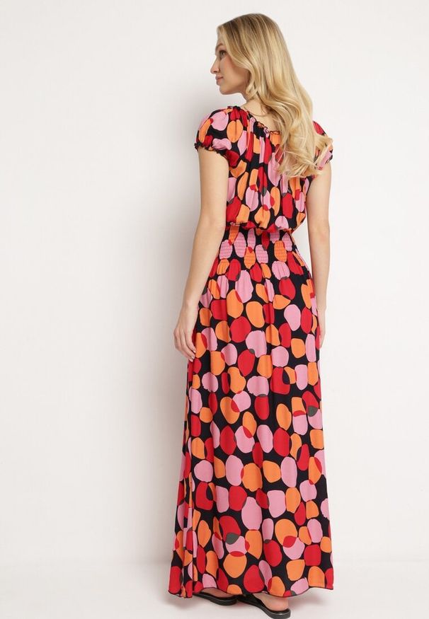 Born2be - Czerwono-Różowa Bawełniana Sukienka z Gumką Przy Dekolcie i w Talii Pietricea. Okazja: na co dzień, na randkę. Typ kołnierza: dekolt hiszpanka. Kolor: czerwony. Materiał: bawełna. Wzór: kropki. Sezon: lato. Typ sukienki: rozkloszowane. Styl: elegancki, klasyczny, casual