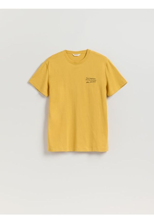 Reserved - T-shirt comfort z nadrukiem - żółty. Kolor: żółty. Materiał: bawełna, dzianina. Wzór: nadruk