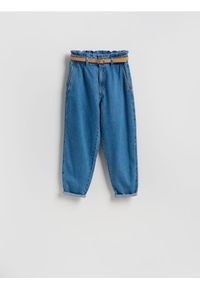 Reserved - Jeansy paperbag z paskiem - niebieski. Kolor: niebieski