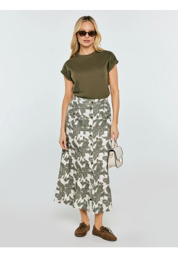 Big-Star - Koszulka damska z podwijanym rękawem khaki Adela 303. Kolor: zielony. Materiał: dzianina, żakard. Długość rękawa: krótki rękaw. Długość: krótkie. Wzór: jednolity. Styl: klasyczny