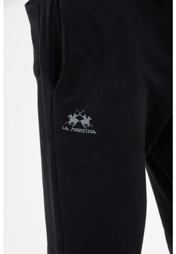 La Martina - LA MARTINA Czarne męskie spodnie dresowe z szarym logo, Rozmiar XL. Kolor: czarny. Materiał: dresówka