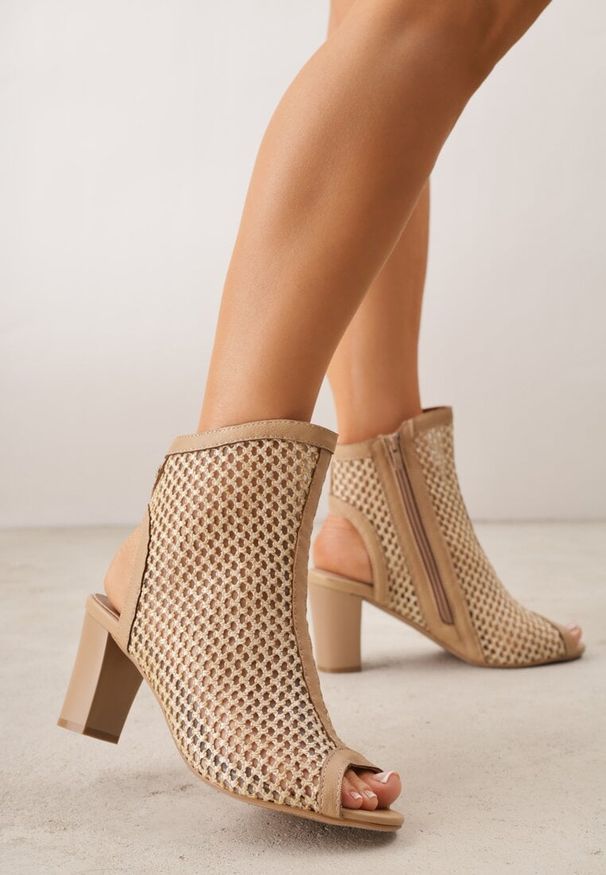 Renee - Beżowe Botki Peep Toe z Plecionki na Słupku ze Skórzaną Wkładką Alenika. Okazja: na randkę. Nosek buta: otwarty. Kolor: beżowy. Materiał: skóra. Wzór: haft. Obcas: na słupku. Styl: boho