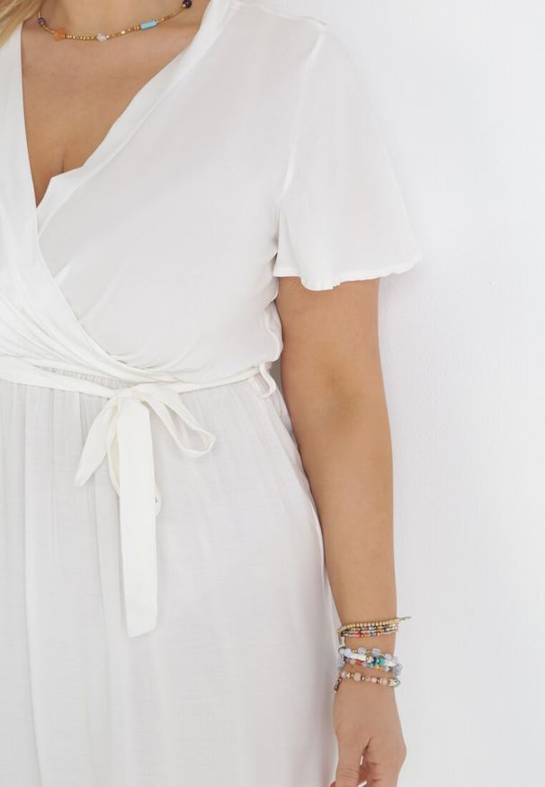 Born2be - Biała Sukienka Rozkloszowana z Wiązanym Paskiem Firiel. Kolor: biały. Materiał: materiał