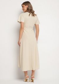 Born2be - Beżowa Rozkloszowana Sukienka Ozdobiona Marszczeniem Odallica. Kolor: beżowy. Wzór: aplikacja. Typ sukienki: rozkloszowane. Styl: elegancki #4