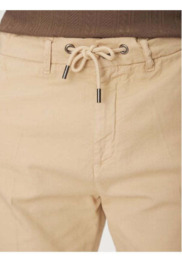 Guess Spodnie materiałowe M5RB51 WGXW1 Beżowy Regular Fit. Kolor: beżowy. Materiał: bawełna