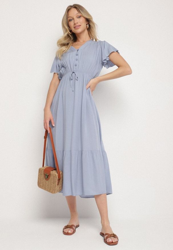 Born2be - Niebieska Bawełniana Sukienka o Rozkloszowanym Kroju z Wiązaniem w Talii Folarina. Okazja: na spacer, na co dzień. Typ kołnierza: dekolt w serek. Kolor: niebieski. Materiał: bawełna. Długość rękawa: krótki rękaw. Typ sukienki: rozkloszowane. Styl: casual, elegancki