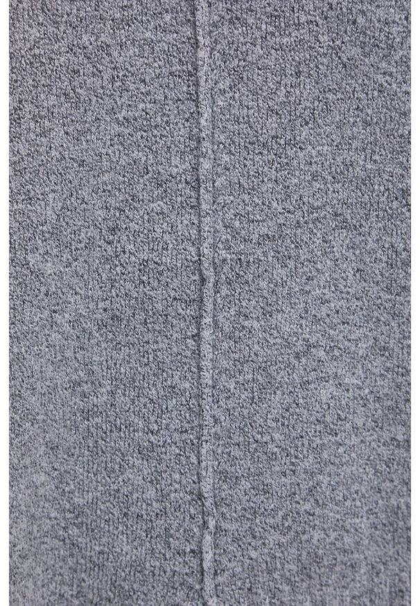 Noisy may - Noisy May Sweter damski kolor szary z golfem. Okazja: na co dzień. Typ kołnierza: golf. Kolor: szary. Materiał: dzianina. Długość rękawa: długi rękaw. Długość: długie. Styl: casual