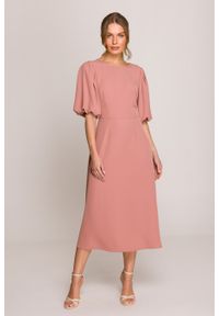Stylove - Elegancka sukienka koktajlowa z bufiastymi rękawami różana. Okazja: na imprezę, na wesele, na ślub cywilny. Kolor: różowy. Materiał: elastan, materiał. Długość rękawa: krótki rękaw. Sezon: lato. Typ sukienki: rozkloszowane. Styl: wizytowy, elegancki. Długość: midi
