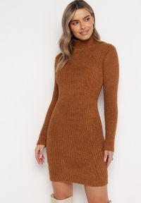 Born2be - Brązowa Prążkowana Sukienka z Golfem Dzianina z Wełną Sedia. Typ kołnierza: golf. Kolor: brązowy. Materiał: dzianina, wełna, prążkowany. Długość rękawa: długi rękaw. Długość: mini #3