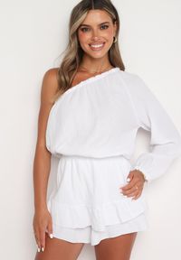 Born2be - Biały Muślinowy Kombinezon z Bawełny na Jedno Ramię z Gumką w Pasie Vimaree. Okazja: na imprezę, na co dzień. Kolor: biały. Materiał: bawełna. Styl: casual #1