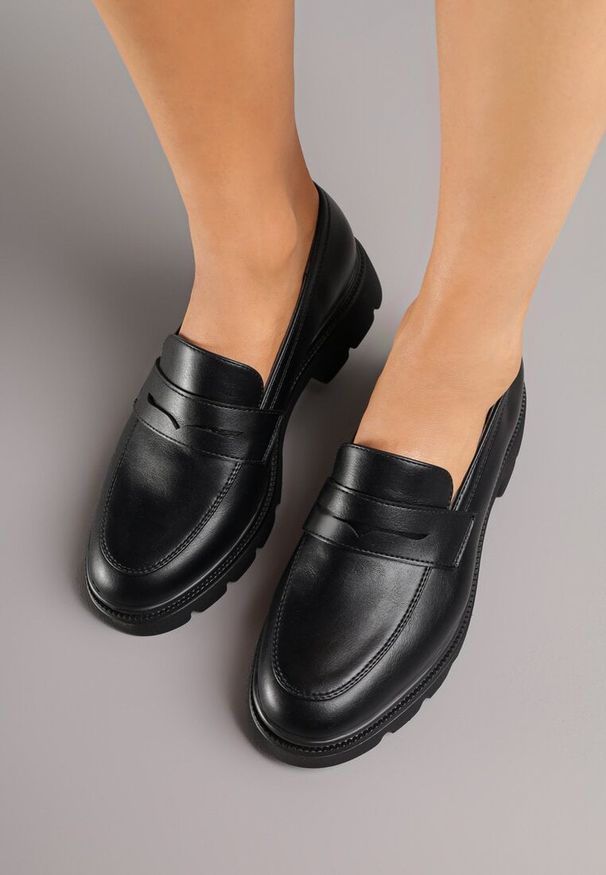 Renee - Czarne Mokasyny na Platformie z Tłoczeniem Celtellie. Okazja: na co dzień. Kolor: czarny. Materiał: skóra, jeans. Obcas: na platformie. Styl: casual