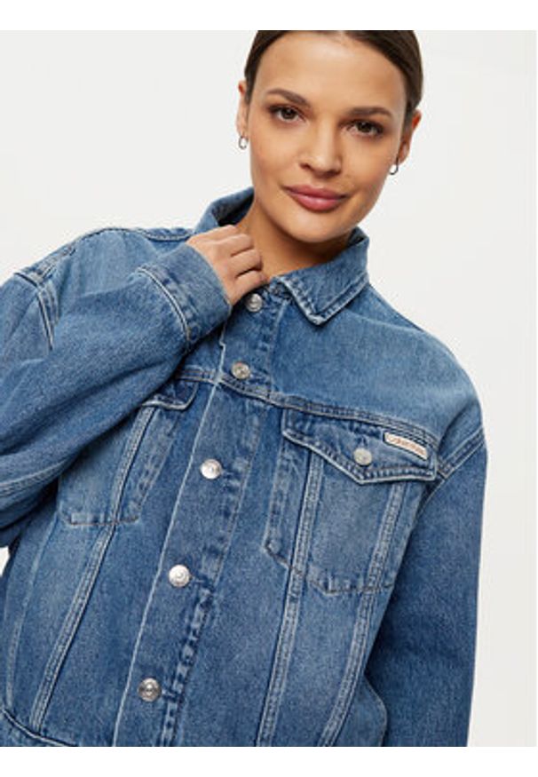 Calvin Klein Jeans Kurtka jeansowa J20J224546 Granatowy Boxy Fit. Kolor: niebieski. Materiał: bawełna