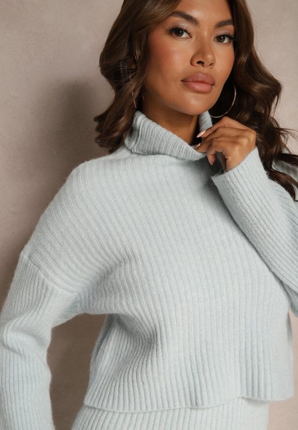 Renee - Jasnoniebieski Komplet Prążkowany z Dodatkiem Wełny Sukienka Dopasowana Bez Rękawów i Golf Rialina. Kolor: niebieski. Materiał: prążkowany, wełna