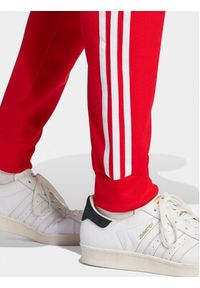 Adidas - adidas Spodnie dresowe adicolor Classics SST IM4543 Czerwony Slim Fit. Kolor: czerwony. Materiał: bawełna, syntetyk #4