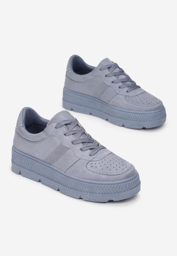Born2be - Niebieskie Sneakersy na Grubej Podeszwie z Tłoczeniami Try to Forget. Okazja: na spacer, na co dzień. Kolor: niebieski. Materiał: jeans, dzianina. Sport: turystyka piesza