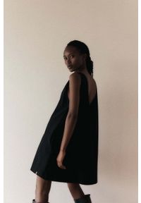 MUUV. sukienka bawełniana #SKATEGIRL kolor czarny mini oversize. Kolor: czarny. Materiał: bawełna. Długość rękawa: na ramiączkach. Typ sukienki: oversize. Długość: mini #3