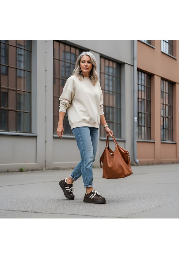 Sneakersy damskie Armodo, na wysokiej platformie i sznurowane z wygodnymi wkładkami, czekolada, N1068S10. Zapięcie: pasek. Kolor: brązowy. Materiał: zamsz, skóra, jeans. Obcas: na platformie. Styl: sportowy, retro