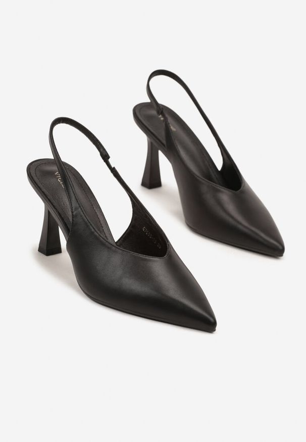 Renee - Czarne Sandały Vices na Szpilce Slingback Ozdobione Nitami Kolliva. Okazja: na co dzień, na spotkanie biznesowe. Kolor: czarny. Wzór: aplikacja. Obcas: na szpilce. Styl: klasyczny, elegancki, biznesowy, casual