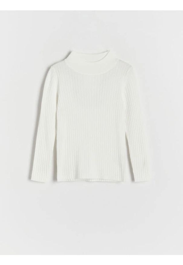 Reserved - Sweter w prążek - złamana biel. Materiał: dzianina, wiskoza. Wzór: prążki