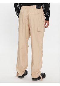 Calvin Klein Jeans Spodnie cargo Essential Regular Cargo Pant J30J324692 Beżowy Regular Fit. Kolor: beżowy. Materiał: bawełna #5