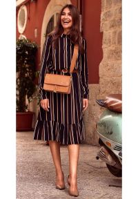 Sukienki.shop - Sukienka boho w paski z falbaną i paskiem brązowa wiskoza. Okazja: na co dzień, do pracy. Kolor: brązowy. Materiał: wiskoza. Wzór: paski. Styl: boho #2