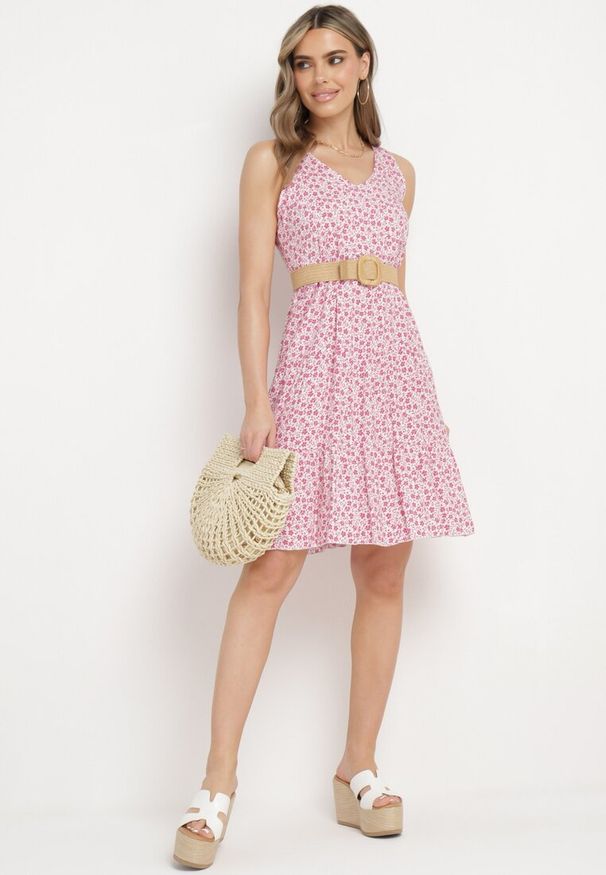 Born2be - Różowa Bawełniana Sukienka w Kwiaty z Falbanką Rissafa. Okazja: na co dzień. Kolor: różowy. Materiał: bawełna. Wzór: kwiaty. Typ sukienki: proste. Styl: casual