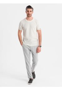 Ombre Clothing - Dzianinowa koszulka męska z delikatną drobną strukturą - biała V1 - Rozmiar: L. Okazja: na co dzień. Kolor: biały. Materiał: dzianina. Długość rękawa: krótki rękaw. Długość: krótkie. Wzór: ze splotem. Styl: wizytowy, casual, elegancki #9