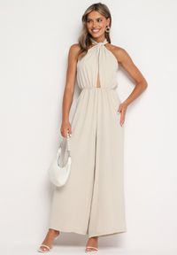 Born2be - Beżowy Kombinezon o Taliowanym Kroju Bez Rękawów Rivassina. Kolor: beżowy. Długość rękawa: bez rękawów. Długość: długie #7