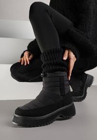 Born2be - Czarne Śniegowce Ozdobione Pikowaną Cholewką Monalavea. Okazja: na co dzień. Kolor: czarny. Materiał: jeans. Szerokość cholewki: normalna. Wzór: aplikacja. Styl: casual #3