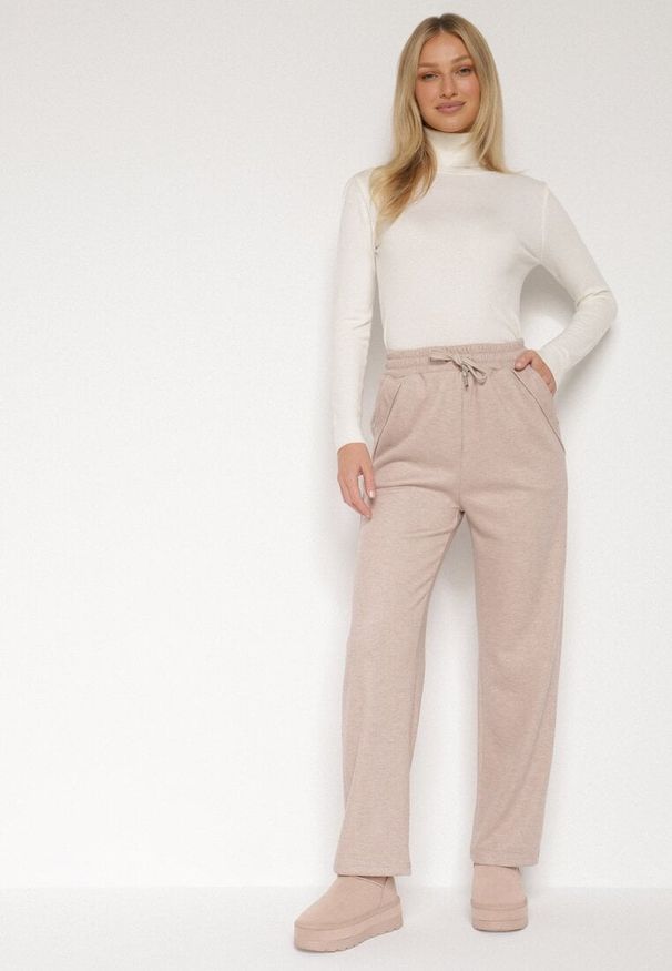 Born2be - Beżowe Spodnie z Wysokim Stanem Ozdobione Sznurkami Akleria. Okazja: na spacer. Stan: podwyższony. Kolor: beżowy. Materiał: jeans. Wzór: aplikacja