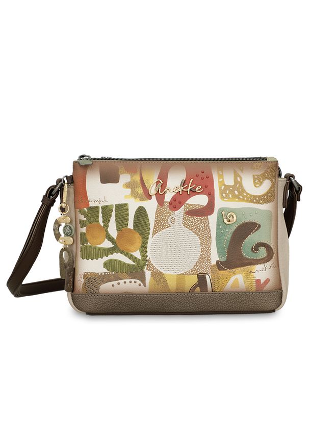 Brązowa Damska Torebka Anekke Z Laleczką. Kolor: brązowy. Wzór: aplikacja. Dodatki: z breloczkiem. Materiał: zdobione. Styl: casual