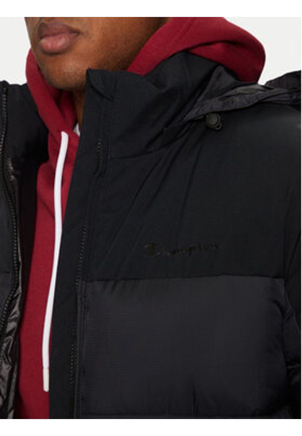 Champion Kurtka zimowa 220346 Czarny Regular Fit. Kolor: czarny. Materiał: syntetyk. Sezon: zima