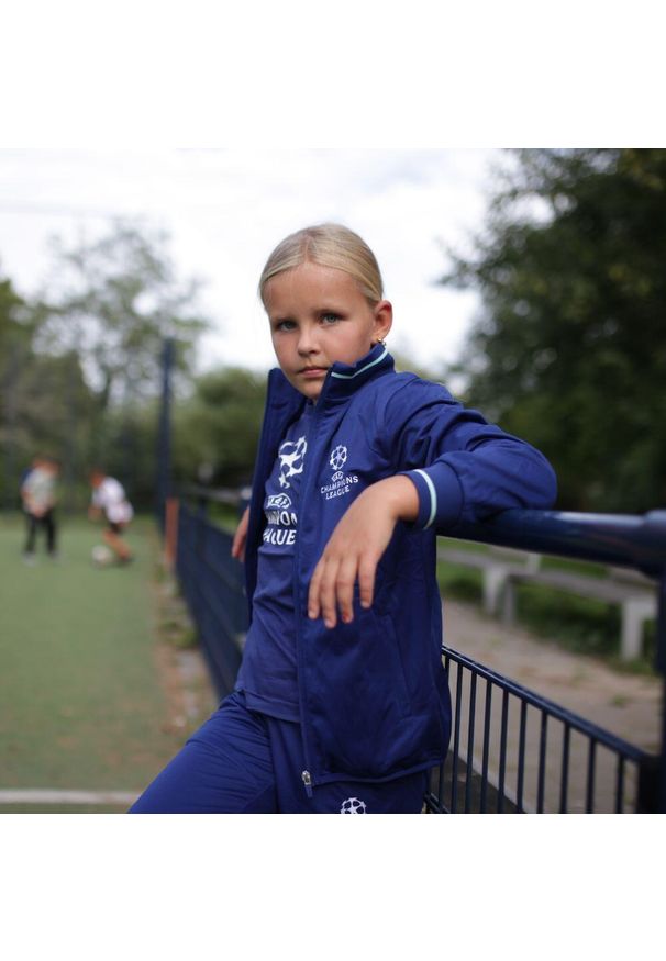 CHAMPIONS LEAGUE - koszulka dziecięca Champions League. Kolor: niebieski. Materiał: bawełna. Sport: piłka nożna