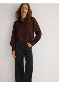 Reserved - Koszula ze strukturalnym wzorem - brązowy. Kolor: brązowy. Materiał: tkanina #1