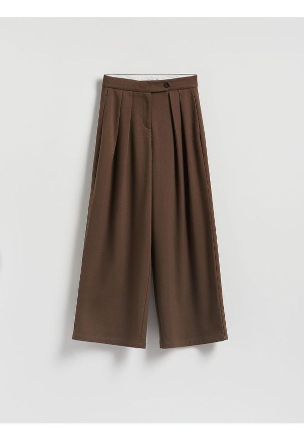 Reserved - Spodnie z szeroką nogawką - brązowy. Kolor: brązowy. Materiał: tkanina, wiskoza. Wzór: gładki