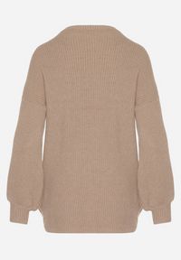 Born2be - Beżowy Sweter z Wiskozą Zdobiony Ściągaczem z Boku Titaneva. Kolor: beżowy. Materiał: wiskoza. Długość rękawa: długi rękaw. Długość: długie. Wzór: aplikacja. Styl: elegancki