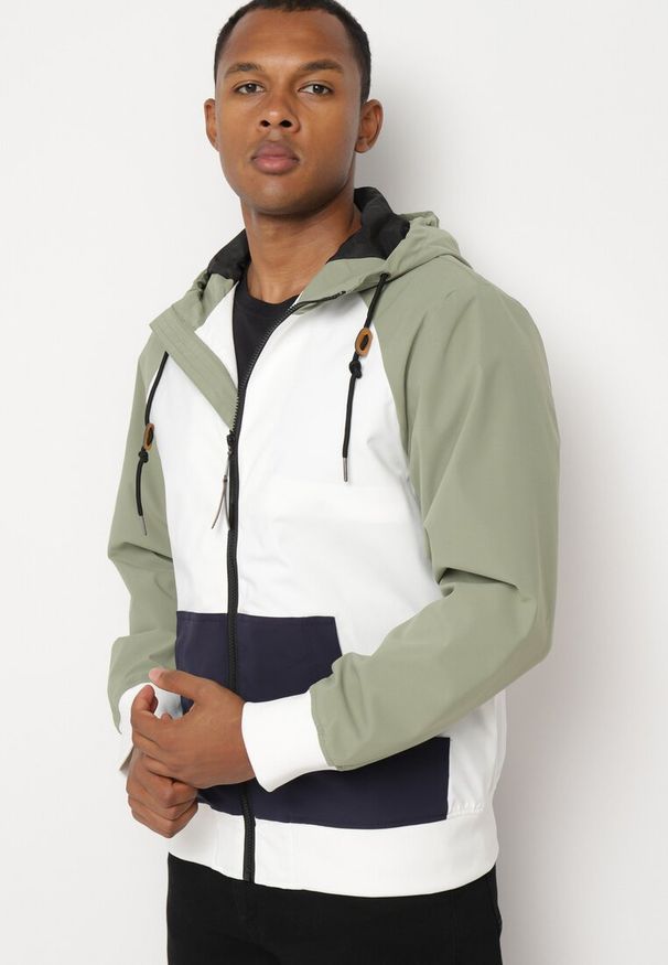 Born2be - Jasnozielona Kurtka Wiatrówka z Kapturem i Ociepleniem Nevelaera. Okazja: na co dzień. Typ kołnierza: kaptur. Kolor: zielony. Materiał: jeans, materiał. Sezon: wiosna, jesień. Styl: casual, klasyczny, sportowy