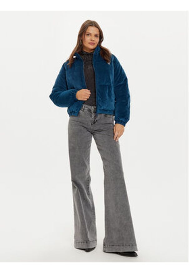 Guess Kurtka zimowa V4BL03 KBXI2 Niebieski Regular Fit. Kolor: niebieski. Materiał: syntetyk. Sezon: zima