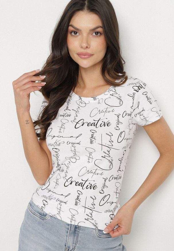 Born2be - Biały T-shirt z Bawełny Zdobiony Nadrukiem z Napisami Mirindela. Okazja: na co dzień. Kolor: biały. Materiał: bawełna. Wzór: aplikacja, nadruk, napisy. Styl: klasyczny, elegancki, casual